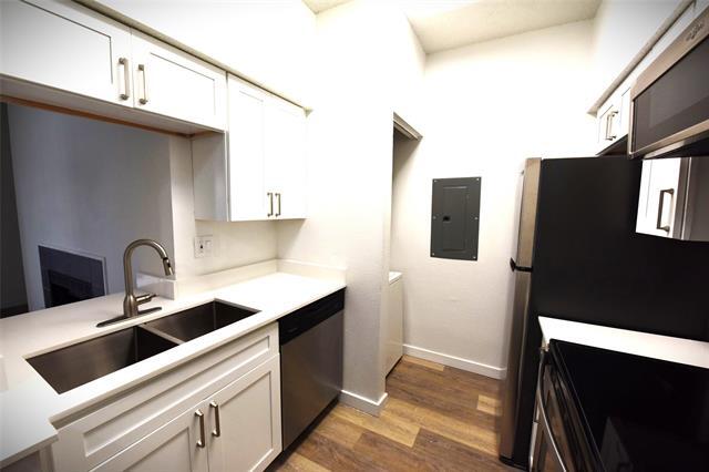 Building Photo - 3701 Cedarplaza Ln Unit 205