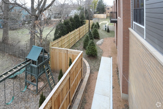 Dog-Run - Harmonee Square Apartments