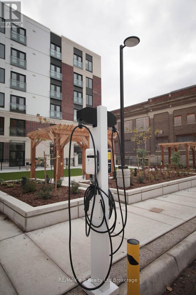 Photo - 370 South St