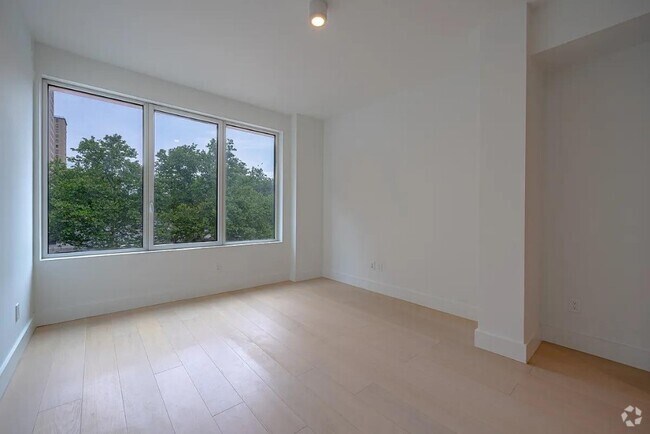 Building Photo - 208 Delancey St Unit 4H Rental