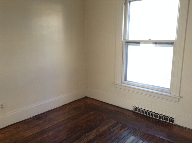 Photo - 814 Williams St