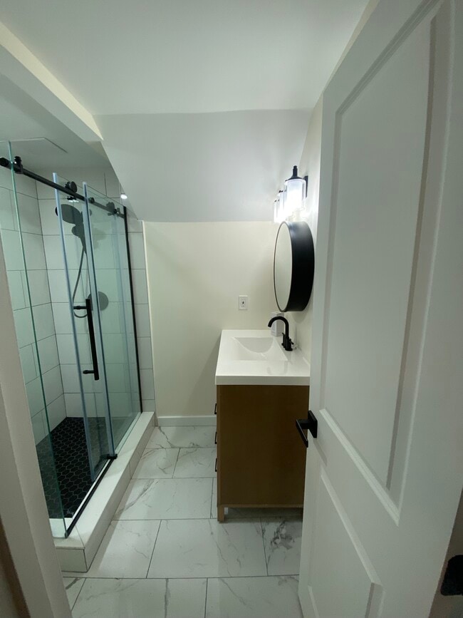 Photo - 915 Newington Ct