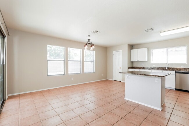 11225 E Quicksilver Ave
