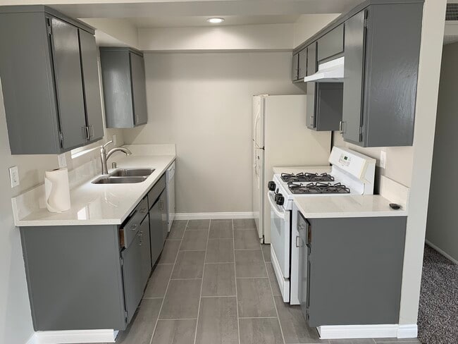 Remodeled kitchen, dishwasher - 813 15th St Unit 813