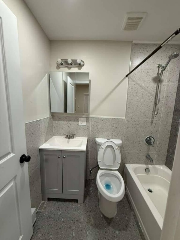 Building Photo - 356 S 6th St