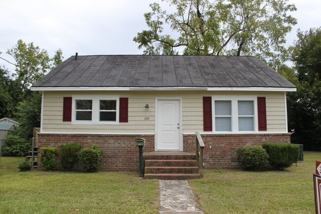 Building Photo - 3 Bed 1 Bath home on Jones Street