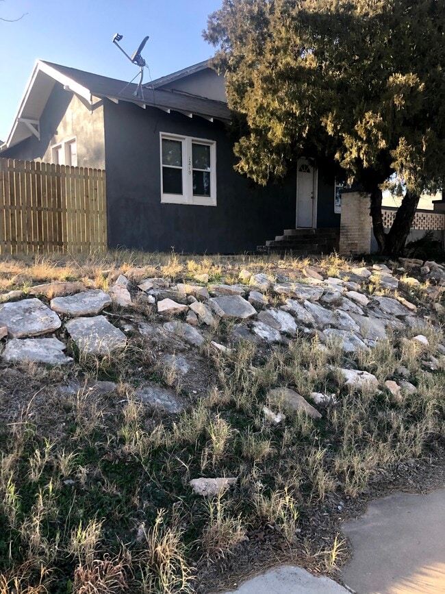 Building Photo - 1210 S Main St