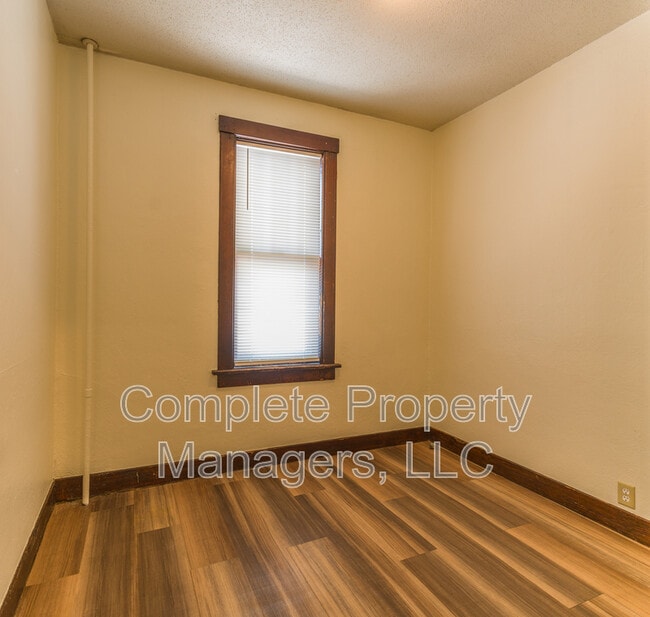 Photo - 325 E Washington St