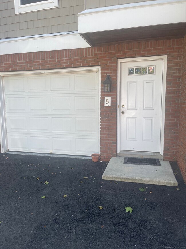 Building Photo - 1 Ells St Unit 5 Rental