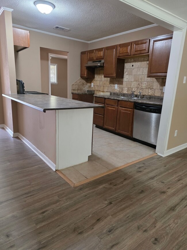 Photo - 1301 Meadowview Dr