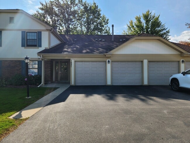 Building Photo - 1021 Boxwood Ct Unit D2 Rental