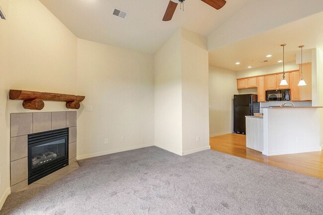 Building Photo - Top-Floor Condo with Unbeatable Mountain Views! Unit 5220 Boardwalk Dr F34