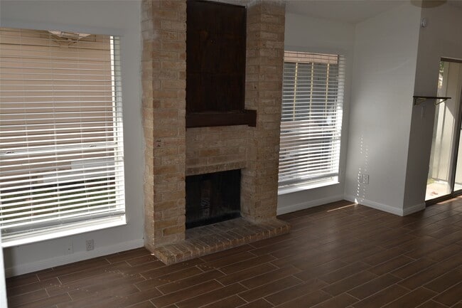 Building Photo - 6343 Glenhagen Dr