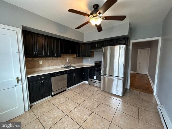 Photo - 6656 Blakemore St