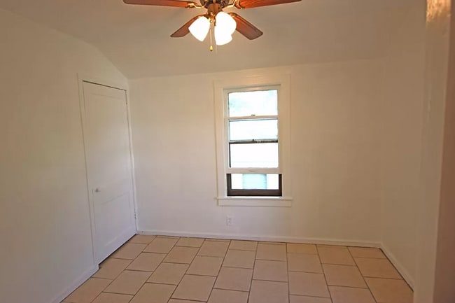 Photo - 113 S Chicago St