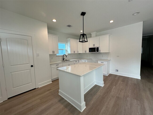 Photo - 243 Broadhurst Dr