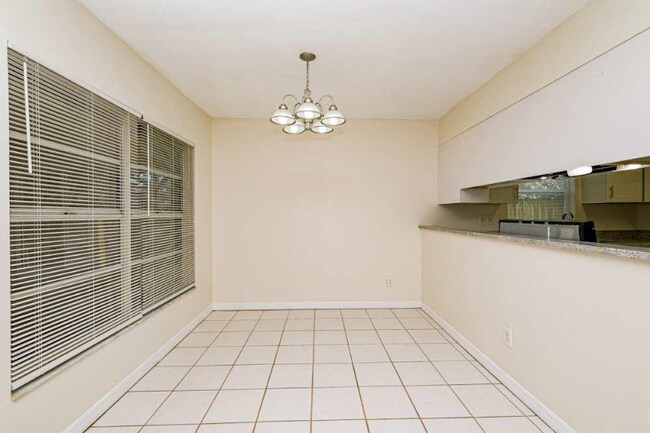 Photo - 123123 Woodleigh Ave Casa Adosada