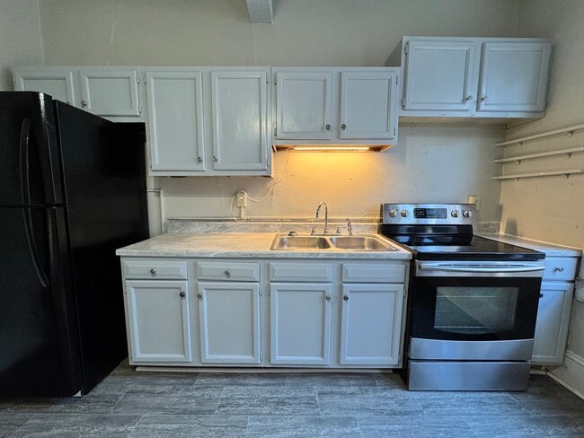 Photo - 606 Woods Ave SW Unit 1