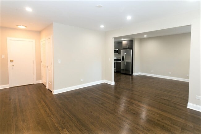 Photo - 1433 W Farragut Ave Unit 2A