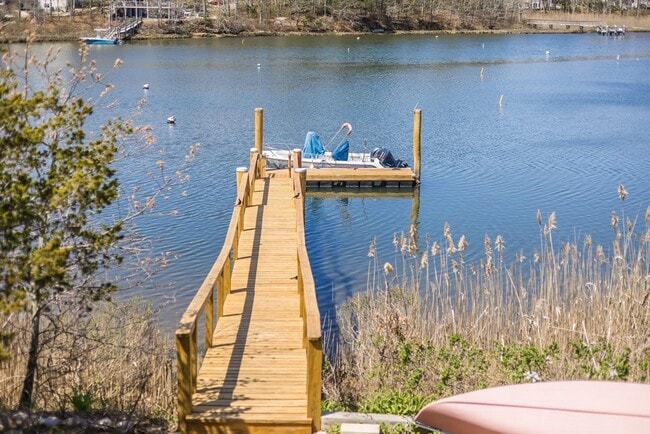 Photo - 235 Edgewater Dr W
