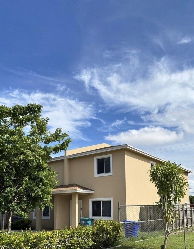 Building Photo - 1770 NW 55th St Unit 1