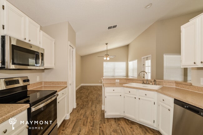 Photo - 2121 River Park Blvd