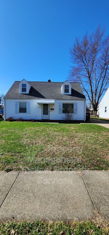 Building Photo - 374 E 232nd St