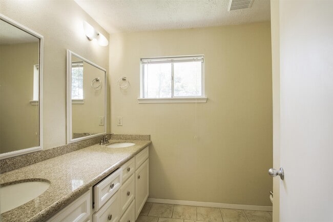 Photo - 6019 Spellman Rd