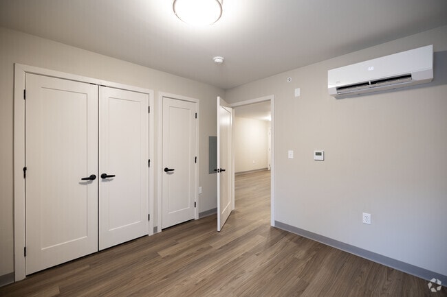2BR, 1BA - 955SF -Primary Bedroom
