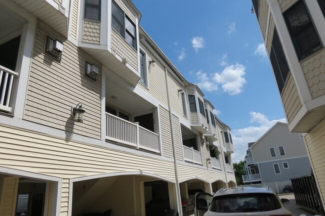 Building Photo - 11 Railroad Ave Unit B5 Rental