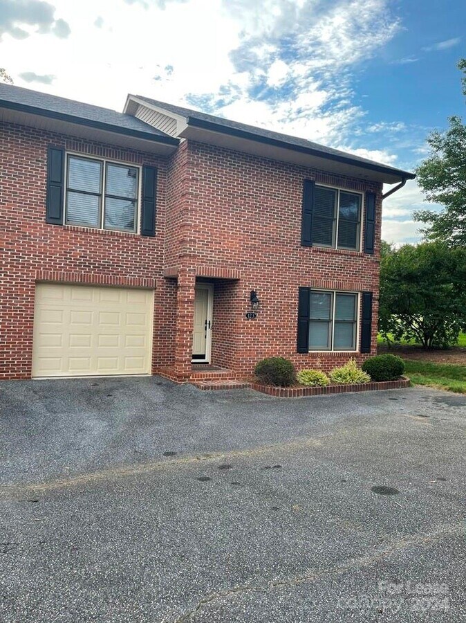 Photo - 123 Commonwealth Dr Townhome