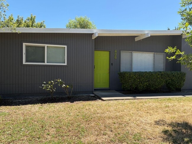 Building Photo - Halfplex in Central Davis