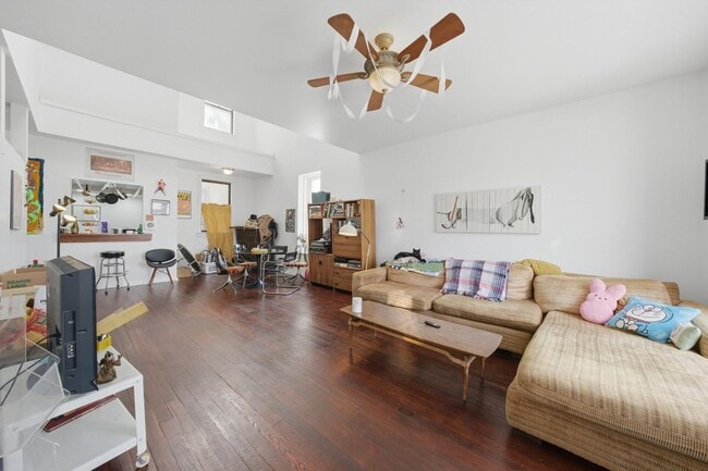 Photo - 903 W 19th St Unit 3