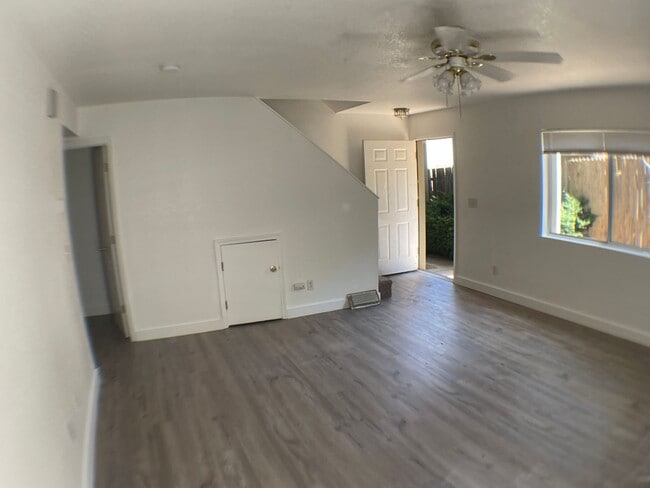 Photo - 2115 N West St Unidad (156)  2115 N. West St. #B