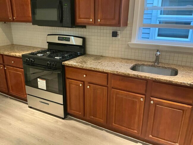 Photo - 10 W Grand St Unit 2