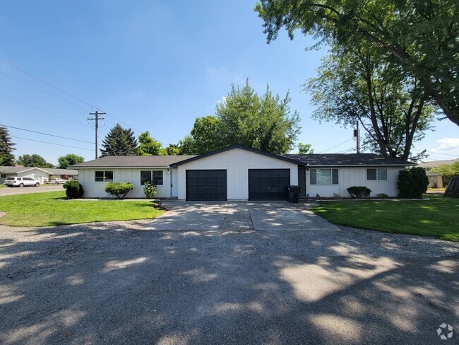 Building Photo - 1821 N Rd 32 Rental