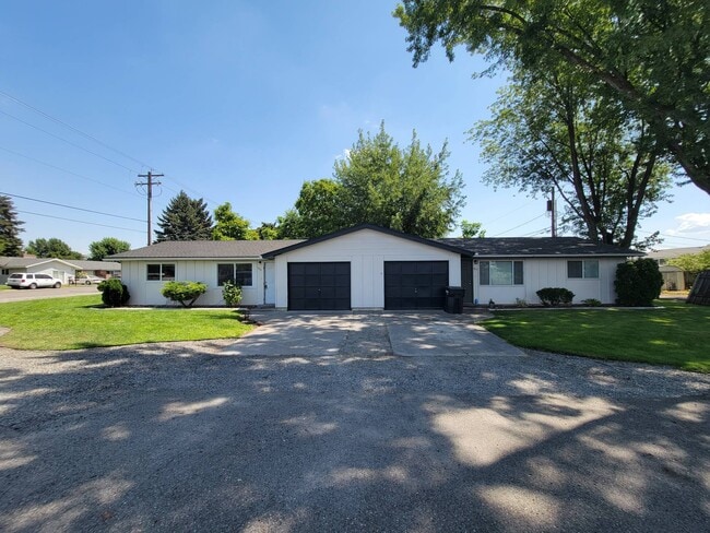Photo - 1821 N Rd 32 House