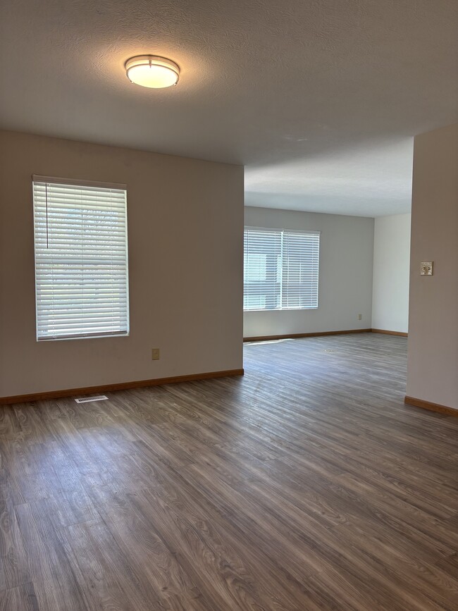 Dining/Living - 1307 S 13th 1/2 St