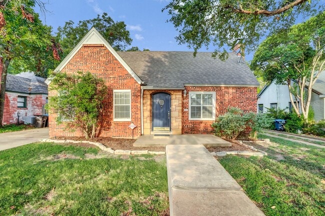 Building Photo - Bluebonnet Circle Charmer Rental