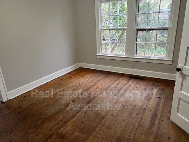 Photo - 108 Grady St