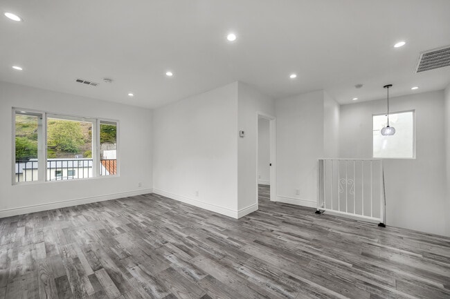 9848 Portola Dr