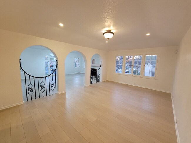 Photo - 6241 W 6th St