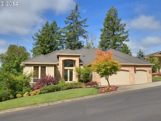 Building Photo - Entertainers dream! Spacious 4 bedroom hom... Rental
