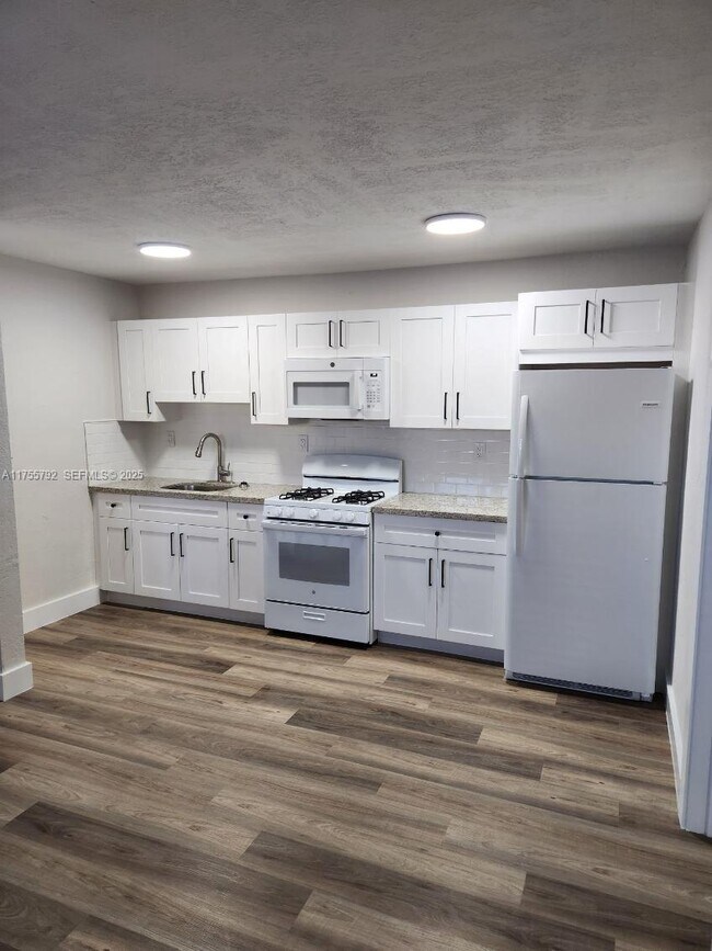 Photo - 25 W 6th St Unit 25