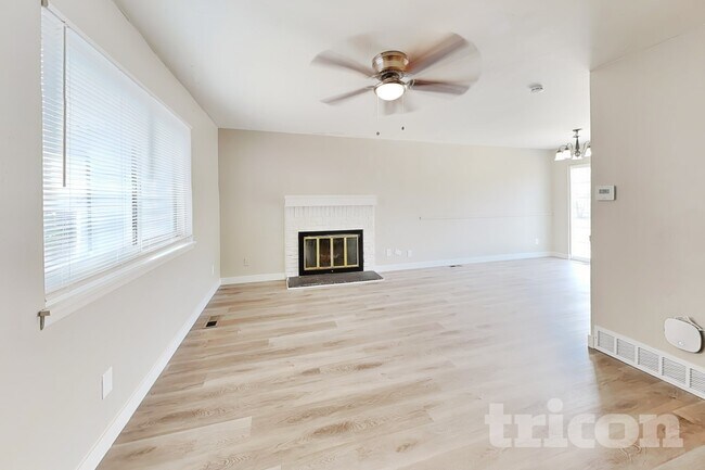 Photo - 5936 S Independence St