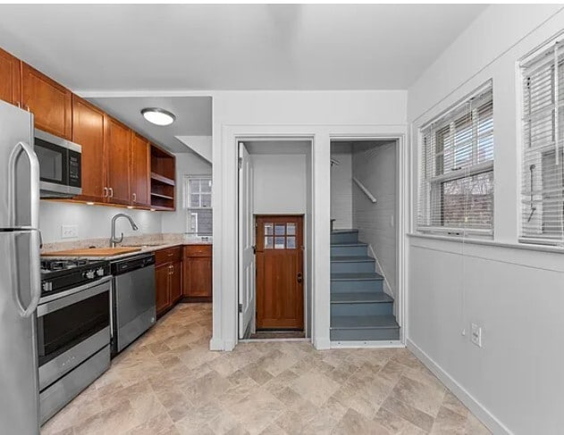 Building Photo - 832 S Main St Rental