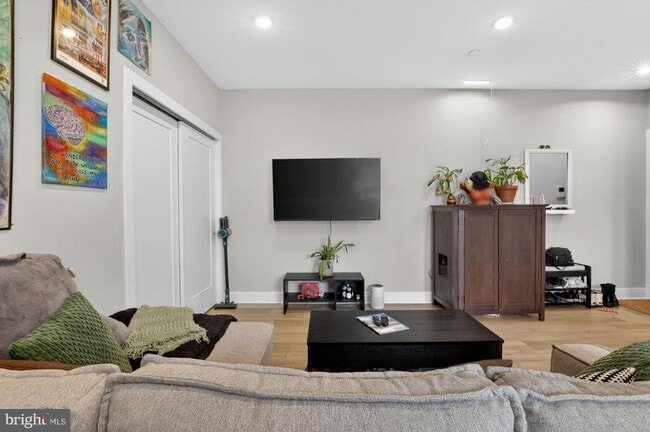 Building Photo - 6712 Ridge Ave Unit 304