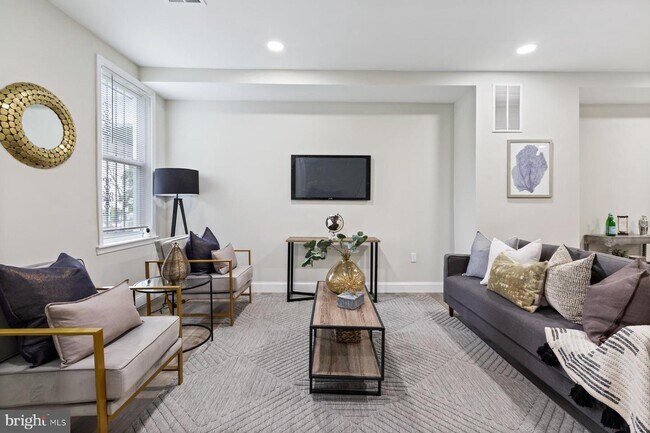 Photo - 720 Edgewood St