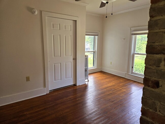 320 W Clinton St Unit 4
