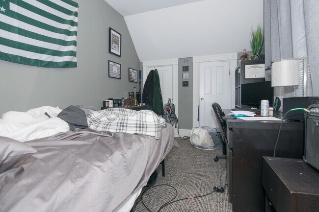 Photo - NO FEE - ALLSTON 4 BED/2 BATH - DISHWASHER, LAUNDRY ON SITE, PARKING FOR RENT